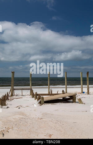 Mexiko Strand, Florida - Zerstörung von Hurrikan Michael ist sieben Monate weit verbreitet Nach der Kategorie 5 Sturm im Florida Panhandle. Stockfoto