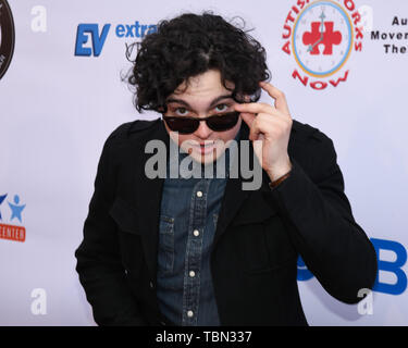 Juni 1, 2019-Max Burkholder nimmt an der 7. jährlichen Ed Asner & Freunde Poker Turnier Berühmtheit Nacht bei CBS Radford Studios in Studio City, California. (Bild: © Billy Bennight/ZUMA Draht) Stockfoto