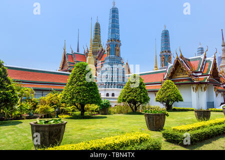 Bangkok, Thailand, März 2013 der Grand Palace, Wat Pra Keo mit Skulpturen und Ornamenten, Thai Master Handwerk Stockfoto