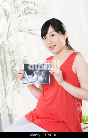 Schwangere Frauen Pflege für Baby Wachstum Stockfoto