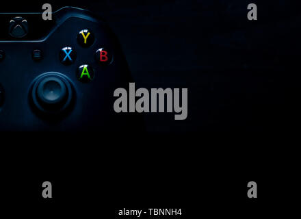 Die Xbox 1-Controller sitzt in der Ecke des Bildes als Präsentation Material Stockfoto