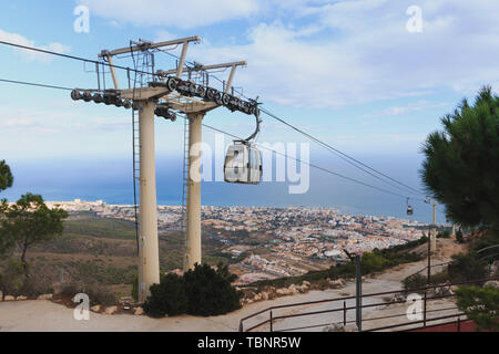 Seilbahn in Stadt Benalmadena Spanien im Sommer Stockfoto