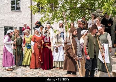 Sonde zu den Agnes-Bernauer-Festspielen 2019 im Innenhof des Straubinger Herzogsschlosses, Straubing, Niederbayern, Bayern, Deutschland | Probe Stockfoto