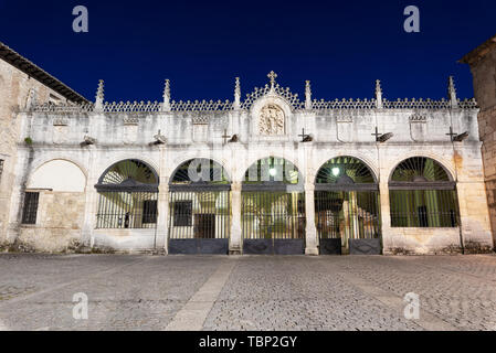 Nacht Szene von Monasterio de Las Huelgas - Burgos. Abtei von Santa Maria La Real de Las Huelgas - Burgos, Kastilien und Leon, Spanien. Stockfoto