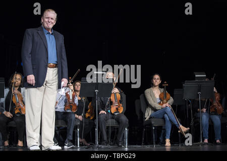 Vienna, Virginia, USA. 2. Juni 2019. Präsidenten der Vereinigten Staaten Donald J. Trumpf macht einen überraschenden Besuch zur McLean Bible Church in Vienna, Virginia, wo der Pastor David Platt für ihn Sonntag Juni 2, 2019 betete. Credit: Sarah Silbiger/Pool über CNP Credit: Sarah Silbiger/CNP/ZUMA Draht/Alamy leben Nachrichten Stockfoto