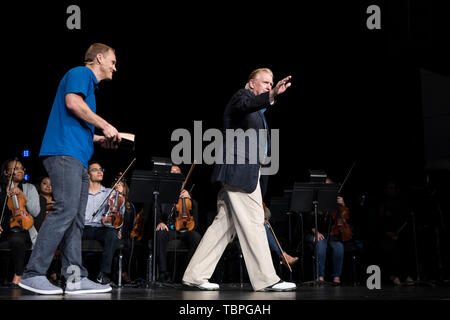 Wien, die Vereinigten Staaten von Amerika. 02 Juni, 2019. Präsidenten der Vereinigten Staaten Donald J. Trumpf macht einen überraschenden Besuch zur McLean Bible Church in Vienna, Virginia, wo der Pastor David Platt für ihn Sonntag Juni 2, 2019 betete. Credit: Sarah Silbiger/Pool über CNP | Verwendung der weltweiten Kredit: dpa/Alamy leben Nachrichten Stockfoto