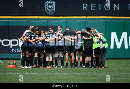 Tacoma, WA, USA. 02 Juni, 2019. Herrschaft FC fertig wird, das Feld zu nehmen als die Houston Strich auf der Herrschaft FC in einem NWSL match bei Cheney Stadion in Tacoma, WA. © Jeff Halstead/CSM/Alamy leben Nachrichten Stockfoto