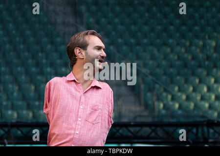 Wroclaw, Polen. 02 Juni, 2019. Nick Vujcic spricht im Stadion während der Veranstaltung. Odnowienie Festival mit Nick Vujcic in Breslau. Die dritte Auflage des Festivals der christlichen Gemeinschaften, die darauf abzielt, die Einheit ohne Barrieren zu stärken und das gegenseitige Verständnis zwischen den Völkern zu bauen, die auf christlichen Werten basiert. Credit: SOPA Images Limited/Alamy leben Nachrichten Stockfoto