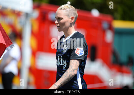 Tacoma, WA, USA. 02 Juni, 2019. JESS FISHLOCK (10), die in Aktion als die Houston Dash übernehmen die Herrschaft FC in einem NWSL match bei Cheney Stadion in Tacoma, WA. © Jeff Halstead/CSM/Alamy leben Nachrichten Stockfoto