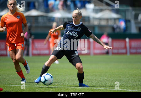 Tacoma, WA, USA. 02 Juni, 2019. JESS FISHLOCK (10), die in Aktion als die Houston Dash übernehmen die Herrschaft FC in einem NWSL match bei Cheney Stadion in Tacoma, WA. © Jeff Halstead/CSM/Alamy leben Nachrichten Stockfoto