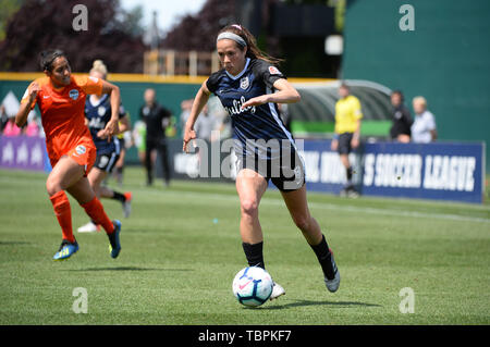 Tacoma, WA, USA. 02 Juni, 2019. SHEA Bräutigam (2) in Aktion als die Houston Dash übernehmen die Herrschaft FC in einem NWSL match bei Cheney Stadion in Tacoma, WA. © Jeff Halstead/CSM/Alamy leben Nachrichten Stockfoto