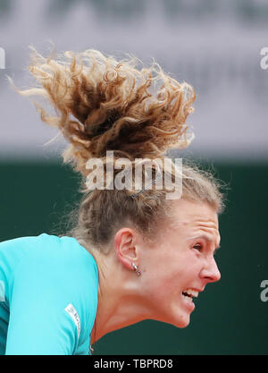 (190603) -- PARIS, 3. Juni 2019 (Xinhua) - Katerina Siniakova der Tschechischen Republik konkurriert während der Frauen singles vierte Runde zwischen Madison Tasten der Vereinigten Staaten und Katerina Siniakova der Tschechischen Republik bei French Open Tennis Turnier 2019 in Roland Garros in Paris am 3. Juni 2019. (Xinhua / Gao Jing) Stockfoto