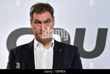 Weimar, Deutschland. 03 Juni, 2019. Markus Söder (CSU), Ministerpräsident von Bayern, spricht mit Journalisten während der Konferenz der CDU/CSU des Bundes und der Fraktionen. Die Köpfe der CDU/CSU-gruppen Klimapolitik und Digitalisierung zu besprechen möchten. Foto: Martin Schutt/dpa-Zentralbild/dpa/Alamy leben Nachrichten Stockfoto