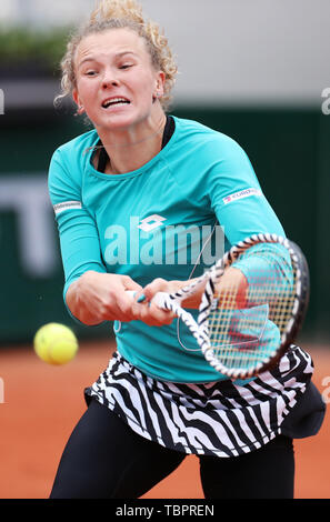 (190603) -- PARIS, 3. Juni 2019 (Xinhua) - Katerina Siniakova der Tschechischen Republik konkurriert während der Frauen singles vierte Runde zwischen Madison Tasten der Vereinigten Staaten und Katerina Siniakova der Tschechischen Republik bei French Open Tennis Turnier 2019 in Roland Garros in Paris am 3. Juni 2019. (Xinhua / Gao Jing) Stockfoto