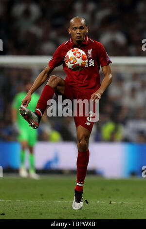 1. Juni 2019, Wanda Metropolitano Stadion, Madrid, Spanien; Finale der UEFA Champions League gegen Liverpool, Tottenham Hotspur FC; Fabinho von Liverpool steuert die Kugel Stockfoto