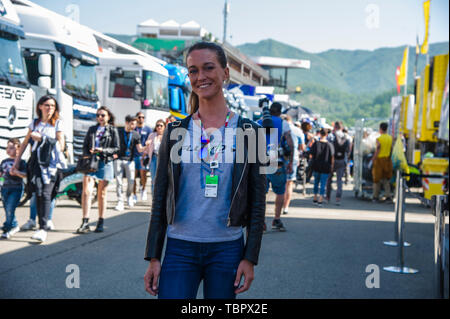 2. Juni 2019, Stromkreis des Mugello, Scarperia, Florenz, Italien; MotoGP von Italien, Race Day; Alessia zecchini Italienischen free diver Rekordhalter im Fahrerlager gesehen Stockfoto