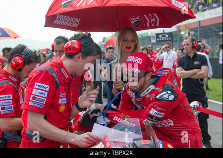 2. Juni 2019, Stromkreis des Mugello, Scarperia, Florenz, Italien; MotoGP von Italien, Race Day; Andrea Dovizioso (Mission Worfeln Ducati) auf dem Raster Stockfoto