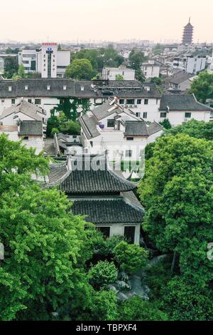 Nanjing. 9. Mai, 2019. Luftbild am 9. Mai 2019 zeigt die Ansicht von Lion Forest Garden in Suzhou in der ostchinesischen Provinz Jiangsu. In 1997, die klassischen Gärten von Suzhou waren auf der Liste des Weltkulturerbes der UNESCO gesetzt. Im Jahr 2018 wird die Gesamtzahl der Gärten in der 'Suzhou Garten Liste' erreicht 108 und Suzhou offiziell aus "Die Stadt der Gärten" in "die Stadt der 100 Gärten" verwandelt. Credit: Li Bo/Xinhua/Alamy leben Nachrichten Stockfoto