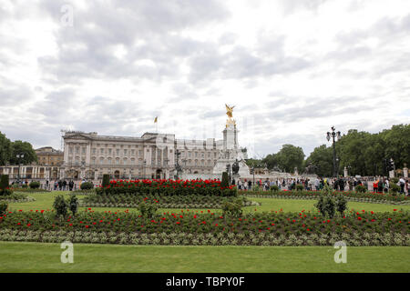 London, Großbritannien. 3. Juni 2019. Der Trumpf kavalkade Blätter Clarence House für die kurze Fahrt zum Buckingham Palace, bevor Sie Marine 1 in der Residenz des amerikanischen Botschafters im Regents Park. Penelope Barritt/Alamy leben Nachrichten Stockfoto