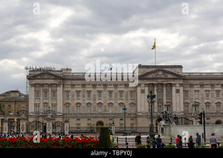 London, Großbritannien. 3. Juni 2019. Der Trumpf kavalkade Blätter Clarence House für die kurze Fahrt zum Buckingham Palace, bevor Sie Marine 1 in der Residenz des amerikanischen Botschafters im Regents Park. Penelope Barritt/Alamy leben Nachrichten Stockfoto