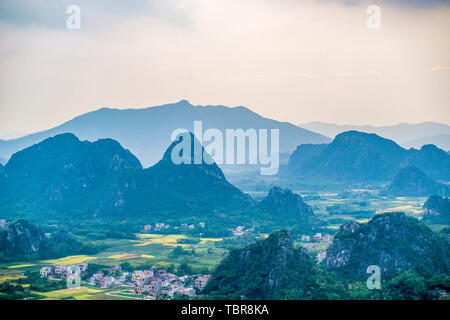 Herbst Farbe von Reisfeldern im Karst, Malan Dorf, Stadt Yangchun, Provinz Guangdong Stockfoto