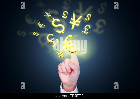 Close-up Geschäftsmann mit Geld Symbol in der Luft schweben Stockfoto