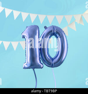 Happy 10 Birthday Party Feier blauen Ballon und Bunting. 3D-Rendering Stockfoto