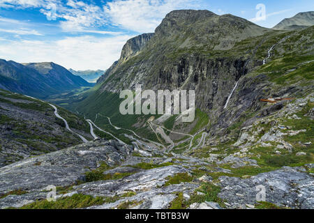 Die spektakuläre Trollstigen ist eine der am meisten Reiseziel in Norwegen in der Nähe von Molde, Mehr og Romsdal region Stockfoto