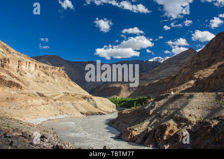 Landschaft der Indus Tal im Himalaya in Ladakh Stockfoto