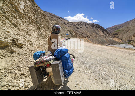 Motorradfahren Srinagar - Autobahn Leh in Ladakh, Indien Stockfoto