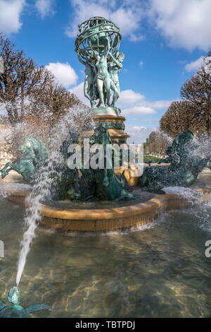 Brunnen Fontaine des Quatre-Parties-du-Monde im im Jardin Marco-Polo, Paris, Frankreich | Brunnen Fontaine de l'Observatoire at Jardin Marco-Polo, Stockfoto