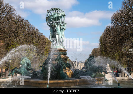 Brunnen Fontaine des Quatre-Parties-du-Monde im im Jardin Marco-Polo, Paris, Frankreich | Brunnen Fontaine de l'Observatoire at Jardin Marco-Polo, Stockfoto