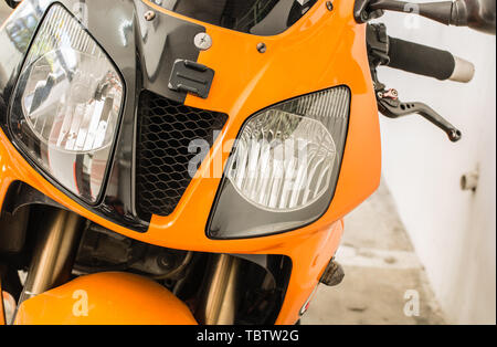 Farbe orange Motorrad Scheinwerfer closeup Stockfoto