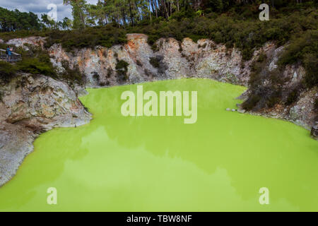 Cave Pool des Teufels, Wai-O-Tapu Thermal Wonderland, Rotorua Stockfoto