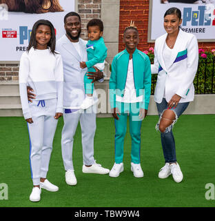 Los Angeles, CA - Juni 02, 2019: eniko Parrish, Himmel Hart, Hendrix Hart, Kenzo Hart und Kevin Hart an der Premiere von Universal Pictures'' Der S Stockfoto