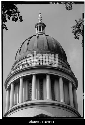 HAUPTHÖHE (SÜD), DETAIL DER KUPPEL Maine State House, State und Capitol Streets, Augusta, Kennebec County, ME Bulfinch, Charles King, William Williams, Revel Brigham und Spofford Hichborn, Charles S George A. Fuller Company Noble, W Clark Desmond, G Henri Boucher, Jack E Silverman, Eleni Kingsbury, Martha Reeves, F Blair Benninger, Christopher C Dana, Sally Goiran, Philip Jahncke, Davis L Gray, GH Borchers, Perry E Stockfoto