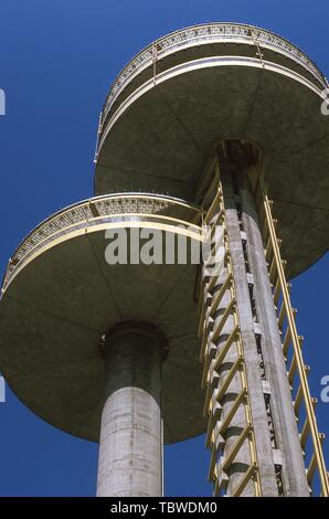 New York State Pavilion Aussichtstürme zu fairen die New Yorker Welt in Flushing Meadows Corona Park, Queens, New York, August, 1965. () Stockfoto