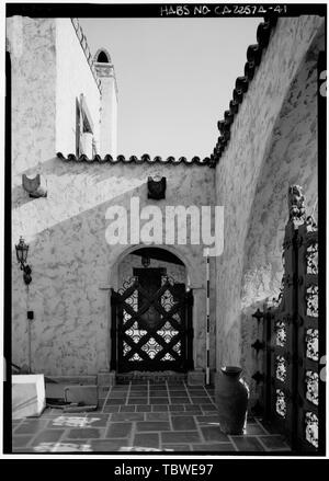 HAUPTHAUS, NORDSEITE, WEST END WEST GATE MIT SCALE Death Valley Ranch, Haupthaus, Death Valley Junction, Inyo County, CA Stockfoto