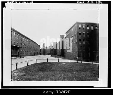 MANCHESTER Nr. 1 Mühle (rechts) und Nr. 2 Mühle (Mitte). Fotokopie des C. 1900 Blick nach Süden. Aus der Sammlung des Manchester Public Library, Manchester, N.H. Amoskeag Millyard, Canal Street, Manchester, Hillsborough County, NH Stockfoto