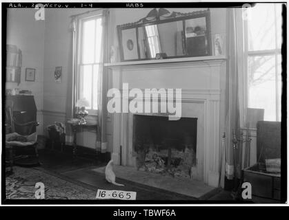 Historischer amerikanischer Gebäude Umfrage W. N. Manning, Fotograf, März 14, 1935, MANTEL UND FENSTER IN N.W. Bett Zimmer unten John bullard House, Harrogate Springs Road Nähe, Wetumpka, Monroe County, AL Stockfoto