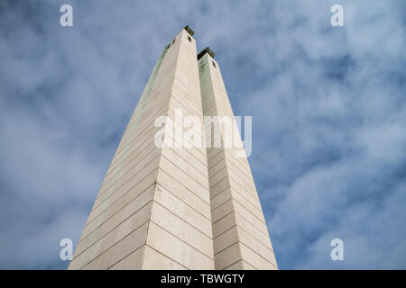 Blick auf den Park Eduardo VII in der Nähe der Nelkenrevolution Denkmal und der Marquis von Pombal in Lissabon, Portugal Stockfoto