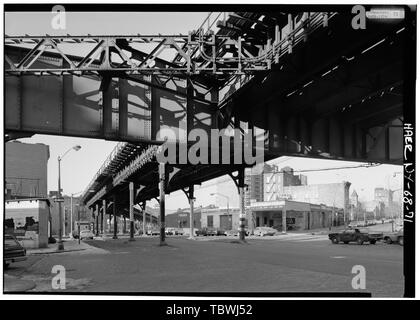 Massiv erhöhten GEBOGEN 185 TH ST., 3. wird mit Blick auf die Avenue Northwest. Interborough Rapid Transit Company, der Dritten Avenue erhöhte Linie, Stadtteil der Bronx, New York City, New York County, NY Stockfoto