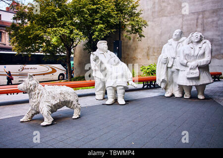 Montreal, Kanada - Juni, 2018: Skulptur einer Familie in einem kleinen Park. Kunst im öffentlichen Raum in Montreal, Quebec, Kanada. Editorial. Stockfoto