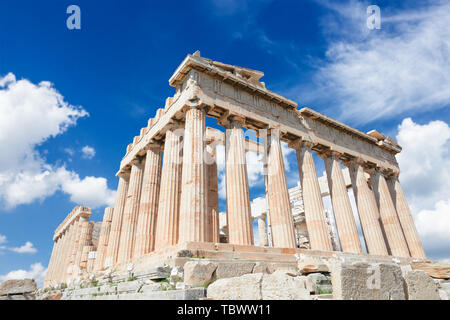 Parthenon-Tempel über strahlend blauen Himmelshintergrund, Akropolis, Athen Griechenland Stockfoto