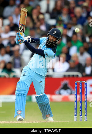 England's Moeen Ali Fledermäuse während der ICC Cricket World Cup group Phase Match an der Trent Brücke, Nottingham. Stockfoto