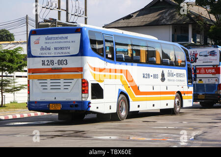 Chiangmai, Thailand - 26. Dezember 2012: Internationale Bus zwischen Chiang Mai (Thailand) und Luangprabang (Laos). Foto bei Chiangmai Busbahnhof, thaila Stockfoto