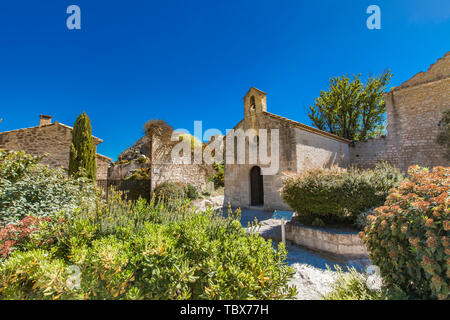 Blick auf Chapelle Saint Blaise, eine alte Kirche in Les Baux-de-Provence, Frankreich Stockfoto