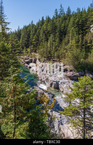 Anzeigen von McDonald Creek im Glacier National Park, Montana USA Stockfoto