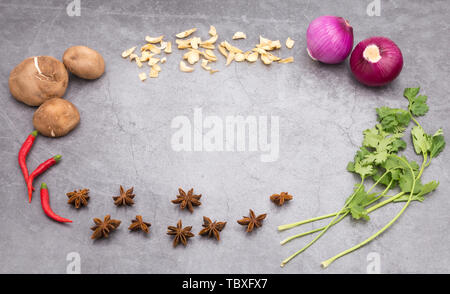 Alle Arten von Gewürzen und Gemüse zum Kochen und Würzen. Stockfoto