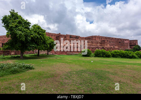 Stadtmauer von Agra Fort, Agra, Uttar Pradesh, Nordindien Stockfoto